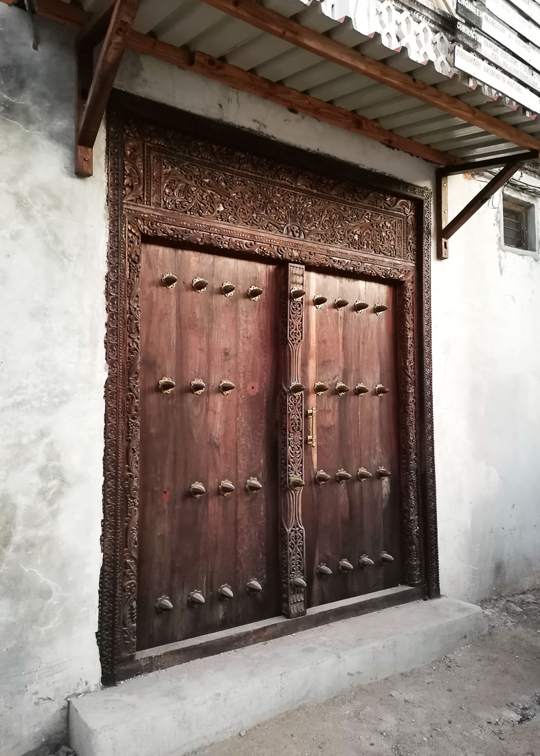 les fameuses portes de Stone town à Zanzibar